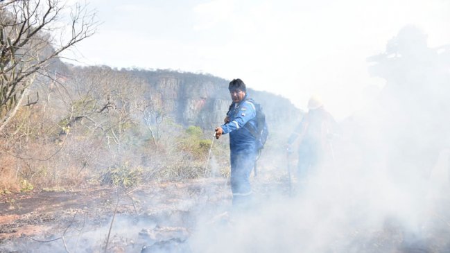 Evo Morales se viste de brigadista para abordar crisis por incendios forestales