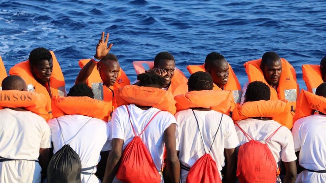 Italia autoriza desembarco de mujeres, niños y enfermos desde buque humanitario