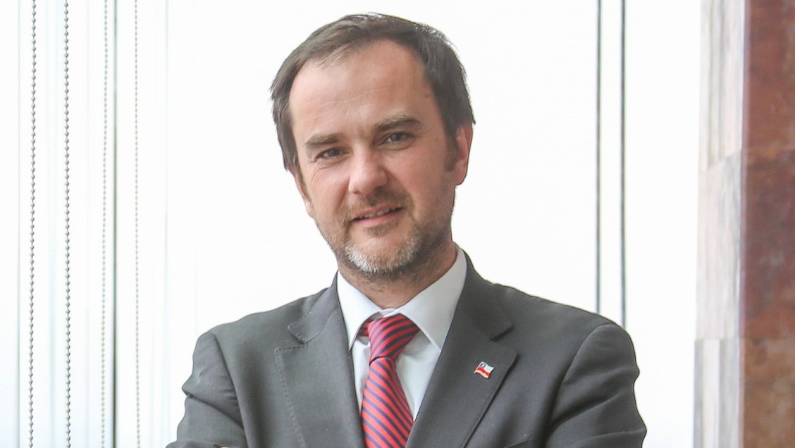 Por prevaricación y negociación incompatible: Fiscalía investigará a director de Sernageomin