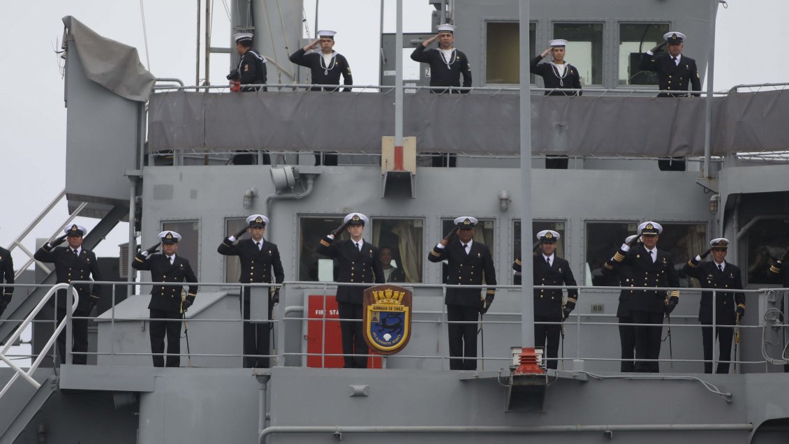 Llamarada en el buque Sargento Aldea deja a tres marineros heridos