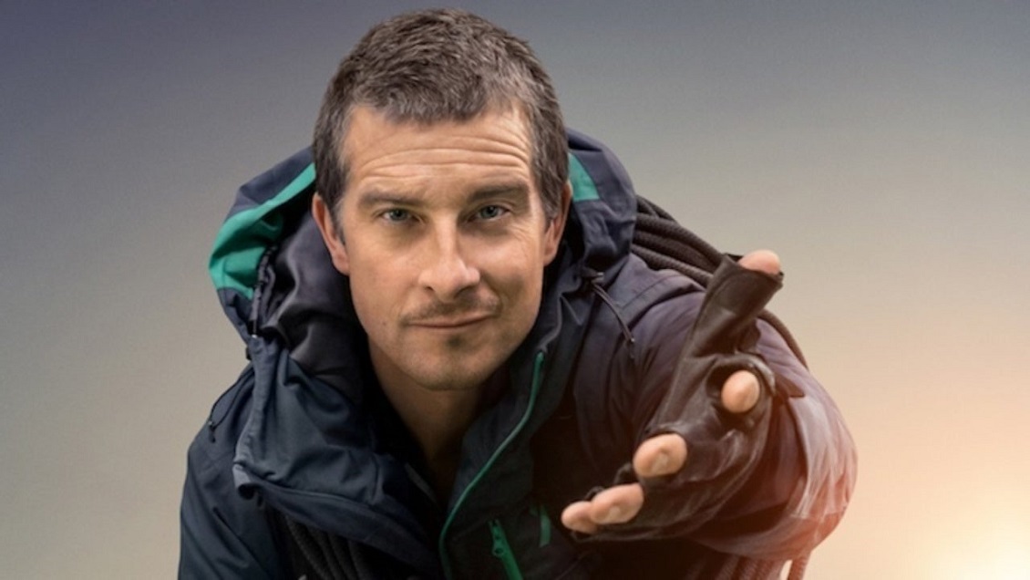 Bear Grylls sufre reacción alérgica tras picadura de abeja que casi le produce la muerte