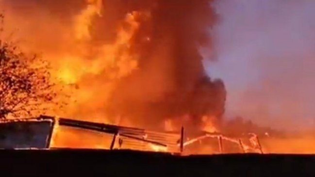Incendio arrasó con una bodega en Temuco