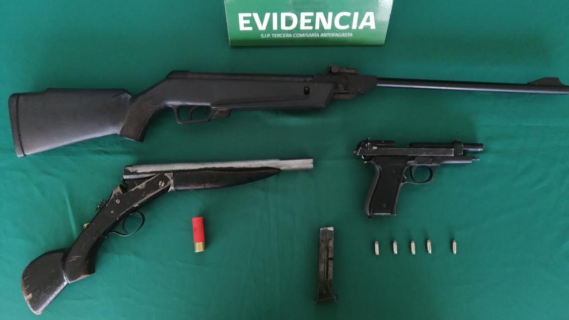 Carabineros detuvo a sujeto que portaba tres armas de fuego en Antofagasta