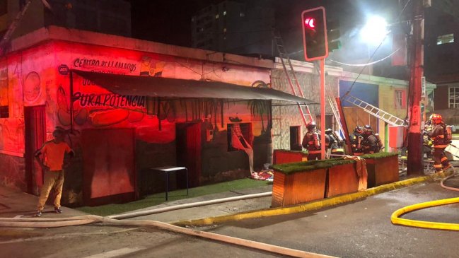 Incendio afectó una vivienda y un local de jugos en el sector norte de Iquique