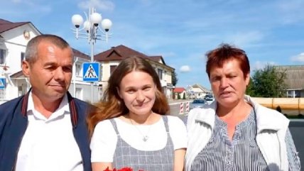  Joven se perdió cuando niña y se reunió con sus padres 20 años después  