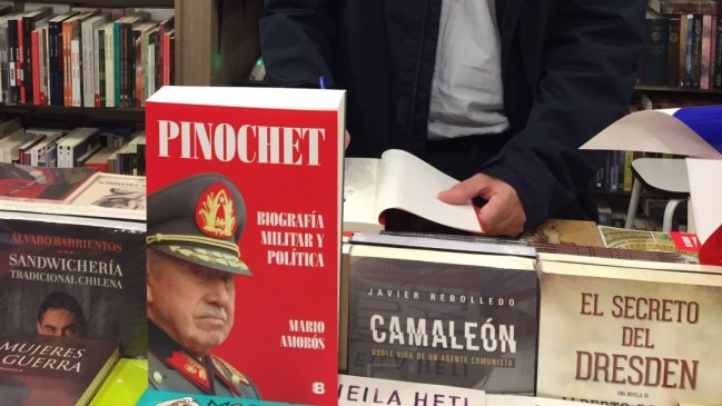 Presentan nuevo libro sobre Pinochet, con detalles inéditos de su vida personal y política