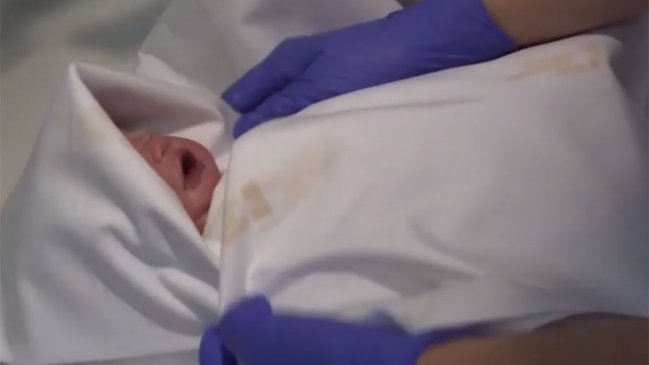  Bebé nació tras pasar 117 días en el vientre de su madre fallecida  