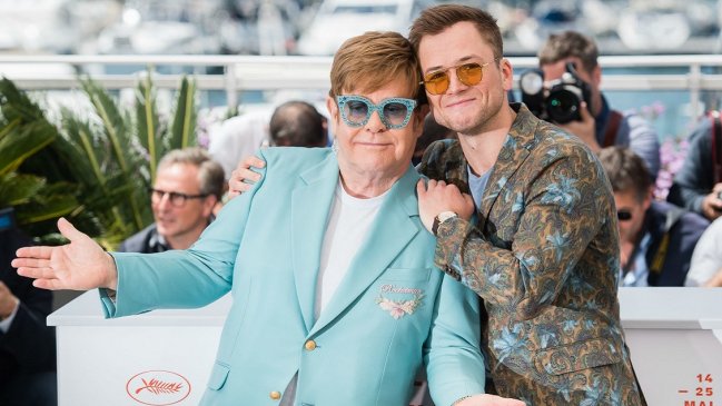  Elton John y Taron Egerton se reúnen en show sinfónico tras 