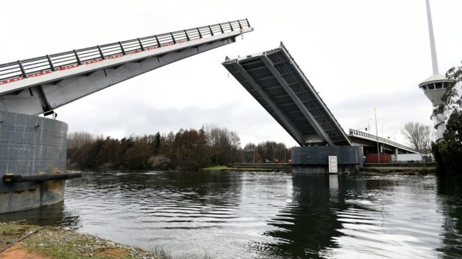 Justicia exculpó a constructora española: Puente Cau Cau tenía problemas de diseño