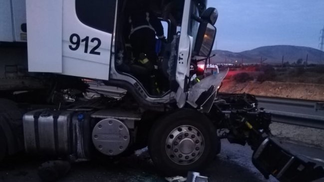 Choque de dos camiones dejó una persona fallecida en Ovalle