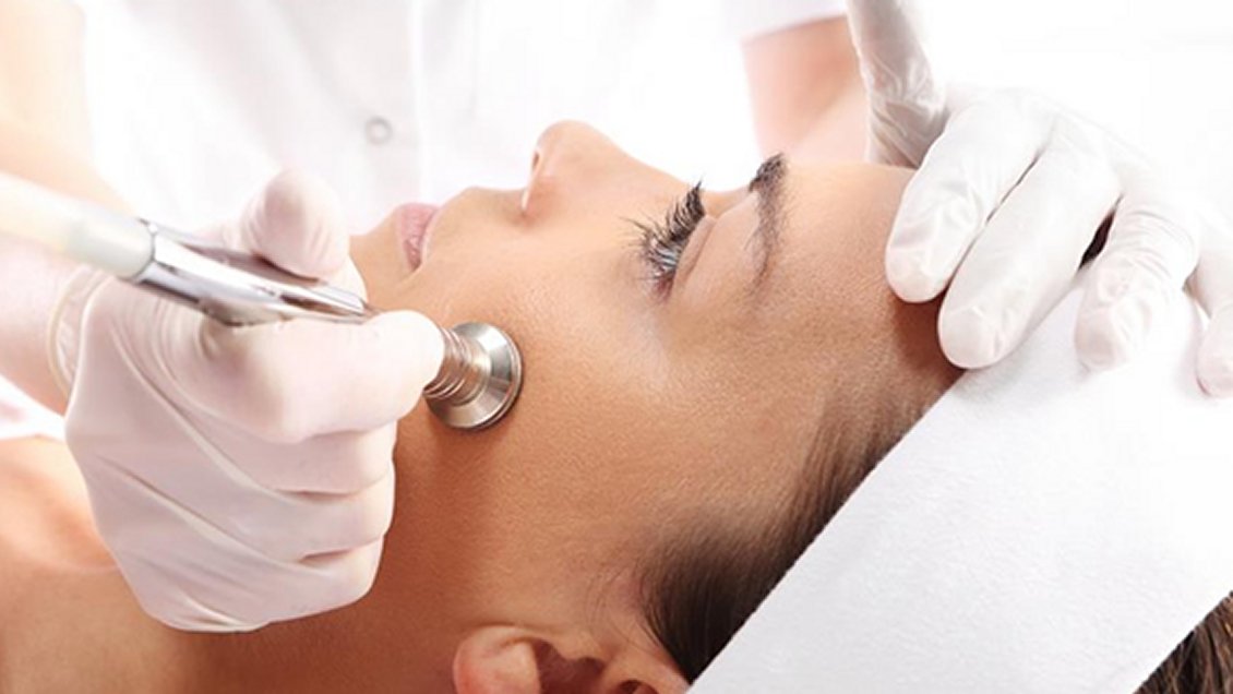 Minsal anuncia regulación para diferenciar cosmetología de medicina estética