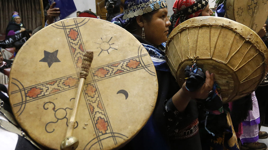 Proyecto pretende reemplazar el feriado del 12 de octubre