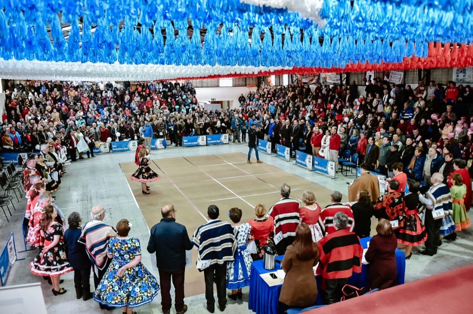 Torneo de cueca de adultos mayores inició celebraciones del primer año de Ñuble