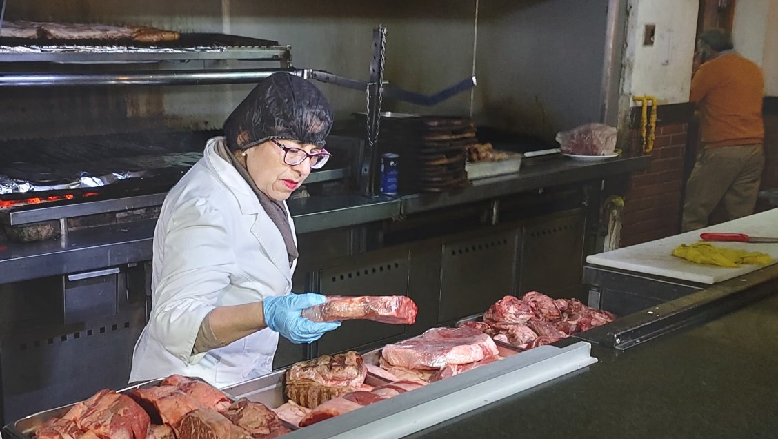 Dos parrilladas con prohibición de funcionamiento tras sumario sanitario en RM
