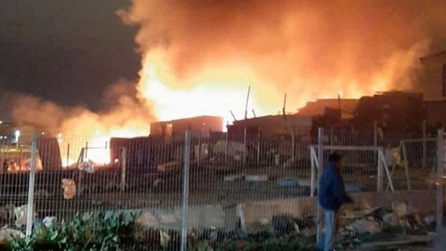 Cerca de 40 damnificados por incendio que afectó a campamento en Maipú