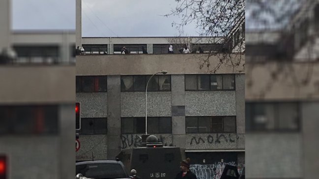 Carabineros nuevamente ingresó al Instituto Nacional por incidentes