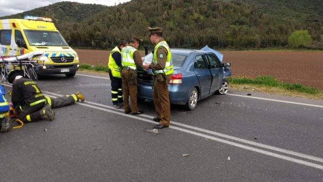 Colisión entre dos vehículos deja a dos adultos mayores fallecidos en San Vicente