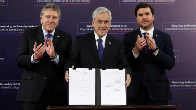 Piñera promulgó nuevo financiamiento de FFAA que deroga ley reservada del cobre