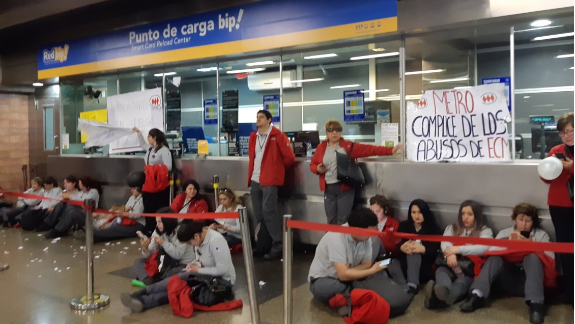 Huelga en Metro: Usuarios tuvieron problemas para realizar cargas en boleterías