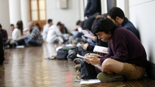  OCDE: Solo 16% de los universitarios chilenos egresa a tiempo  