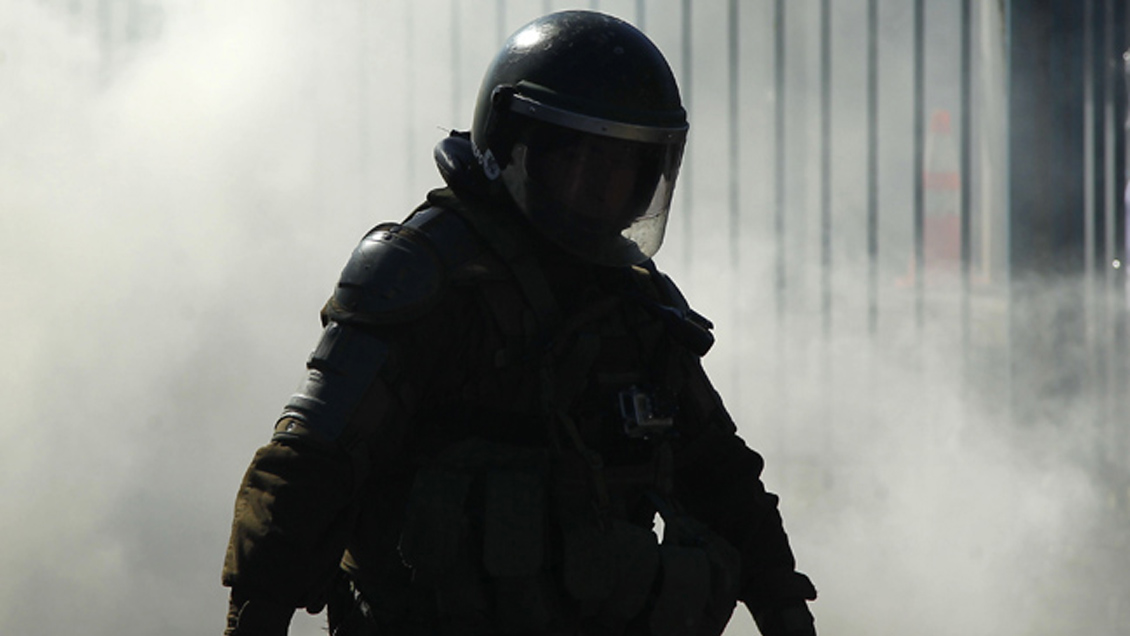 Proyecto de ley busca prohibir utilización de gas lacrimógeno en establecimientos educacionales