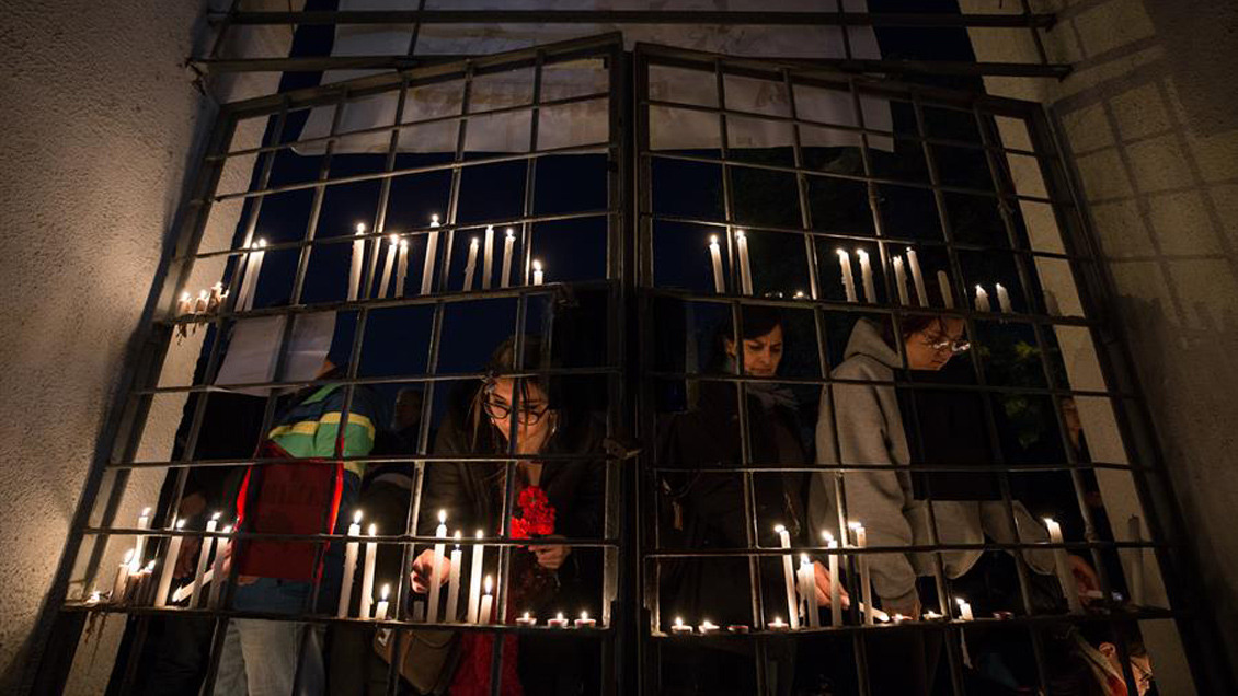 Miles de velas iluminaron la memoria de las víctimas de la dictadura