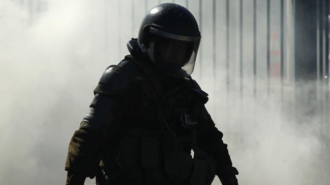 Proyecto de ley busca prohibir utilización de gas lacrimógeno en establecimientos educacionales