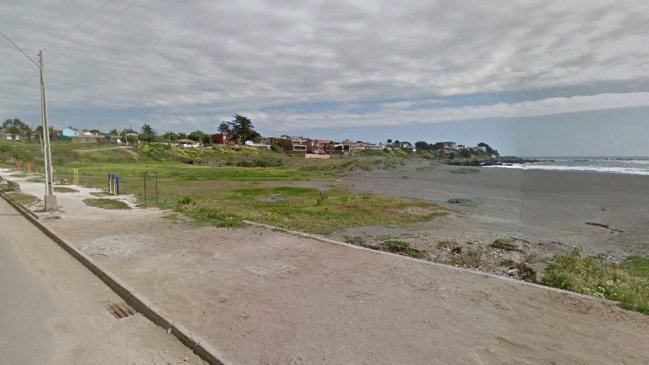Buscan recuperar terreno abandonado en playa Caletilla de Pichilemu