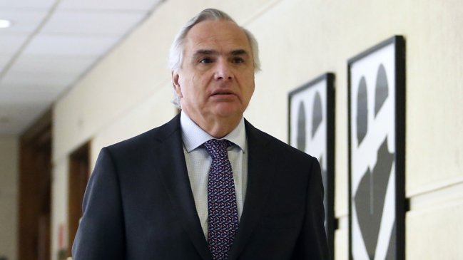 Chadwick insistió que Chile no apoyará intervención militar en Venezuela