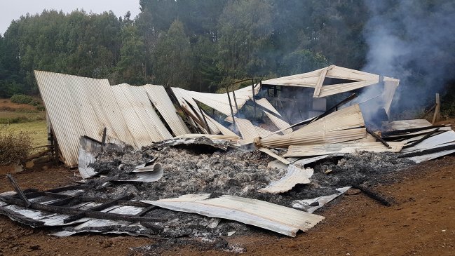Dos galpones fueron quemados en las cercanías de Temuco