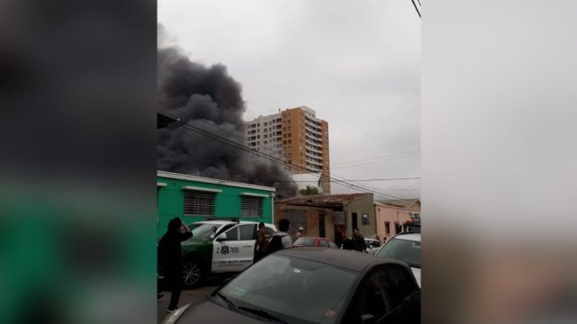 Incendio estructural afecta a una vivienda en cerro Larraín de Valparaíso