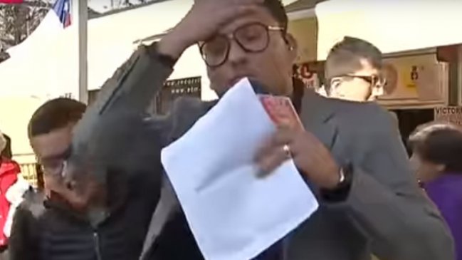 Joven quiso ser notero y perdió el bus en vivo