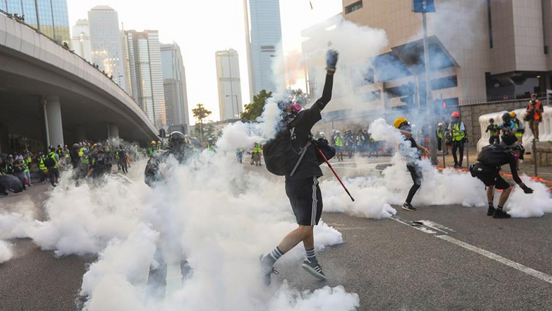 Hong Kong: Protesta prohibida logró multitudinario apoyo