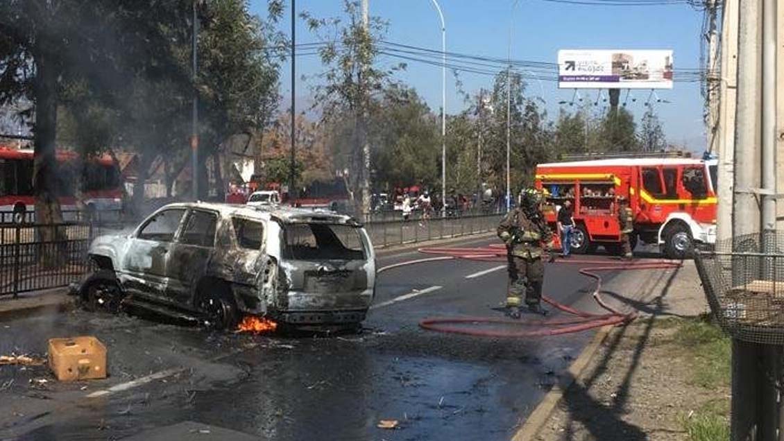Delincuentes quemaron dos vehículos tras robo frustrado a banco en La Florida