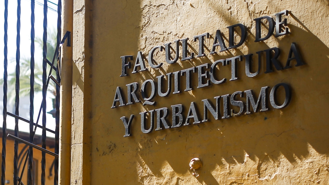 Revista de arquitectura expulsó a académico de la Universidad de Chile denunciado por acoso