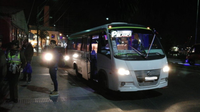 Detectan a dos micreros conduciendo con cocaína en Valparaíso