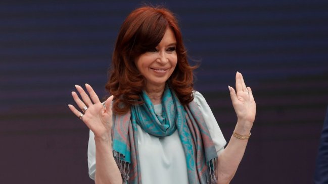 Juez lleva a juicio a Cristina Fernández en plena campaña electoral