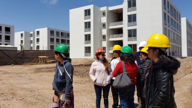 Familias visitaron obras de nuevo conjunto habitacional en Alto Hospicio