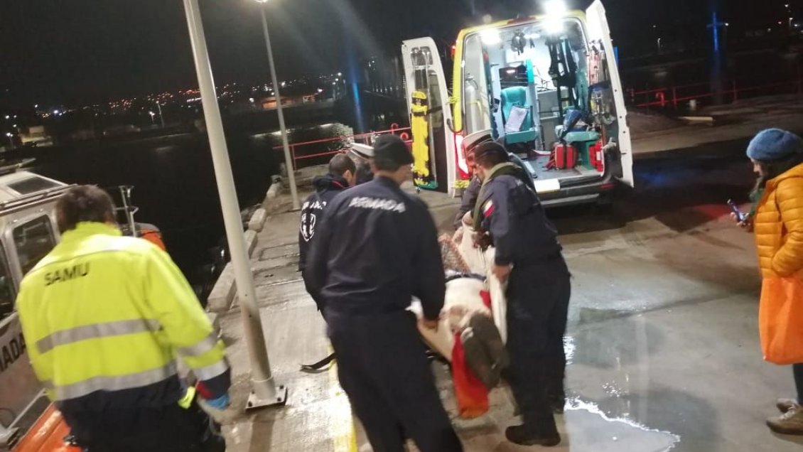 Evacuan a dos pacientes desde sectores insulares de la región de Los Lagos