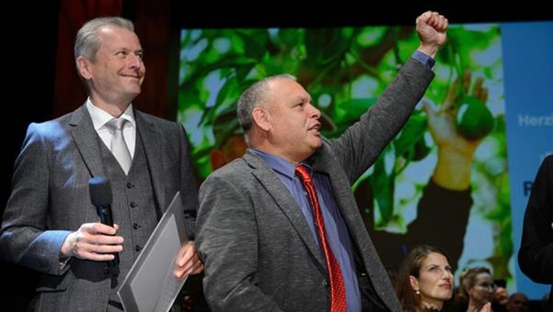 Dirigente chileno fue premiado en Alemania por su lucha por libre acceso al agua