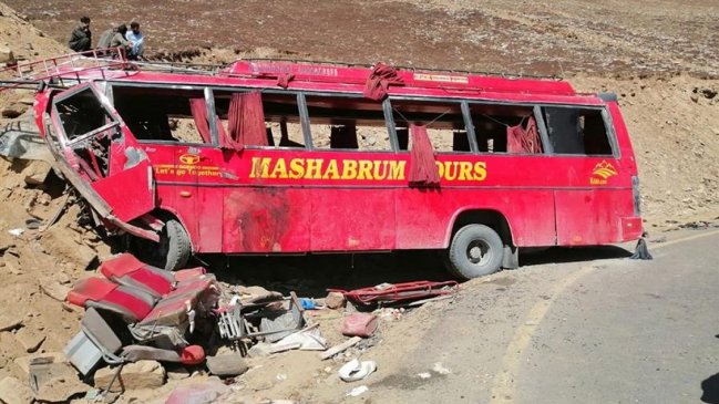 Al menos 26 muertos en accidente de bus en Pakistán