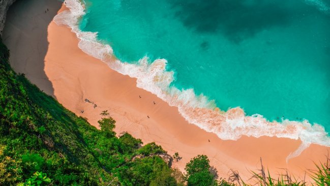 Alertan a turistas: Parejas que tengan sexo sin estar casadas arriesgan ir a la cárcel en Indonesia