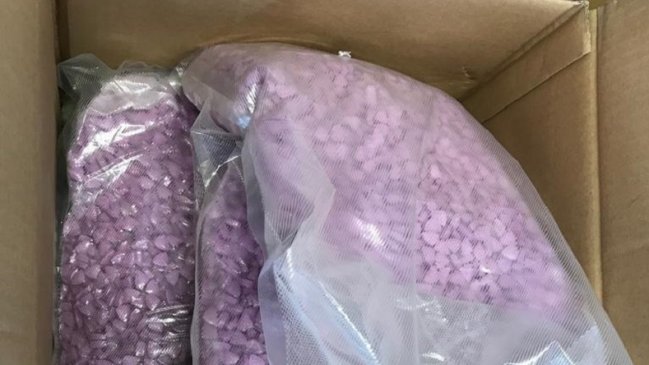 Pareja compró ropa por internet y recibió 25 mil pastillas de éxtasis