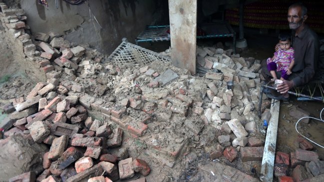 Suben a 37 los fallecidos y a 500 los heridos por el terremoto en Pakistán