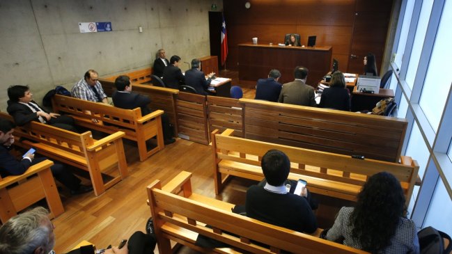 Formalizan a mujer acusada de apuñalar a carabinero por la espalda en Valparaíso