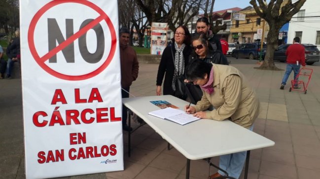 Vecinos protestan contra anuncio de construcción de cárcel regional en San Carlos