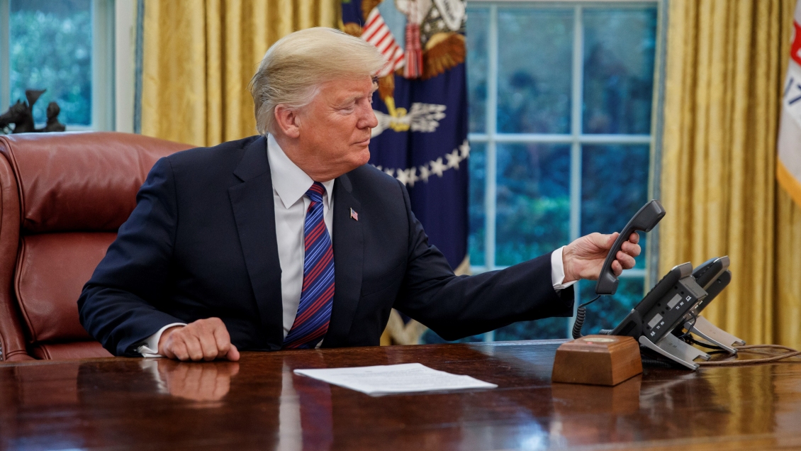 Casa Blanca publicó transcripción de llamada en que Trump insta a Ucrania a investigar a Biden