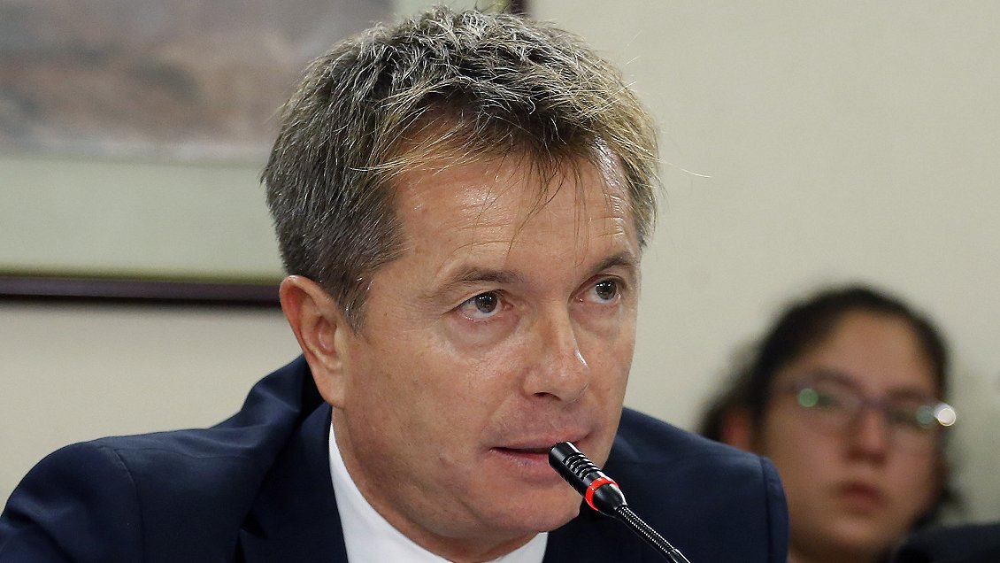 Fiscalizador reportó que subsecretario pasó tres luces rojas, lo amenazó y lo insultó