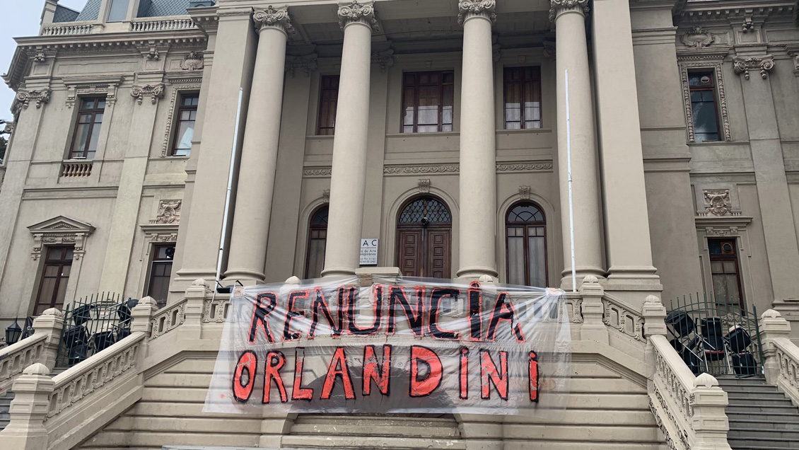 Estudiantes de la U. de Chile se tomaron el Museo de Arte Contemporáneo