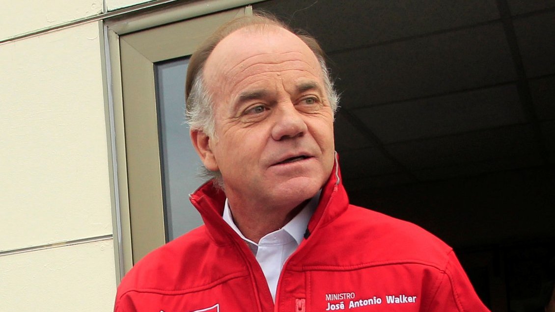 Ministro de Agricultura visitará Aysén en medio de polémica por permanencia del seremi en su cargo